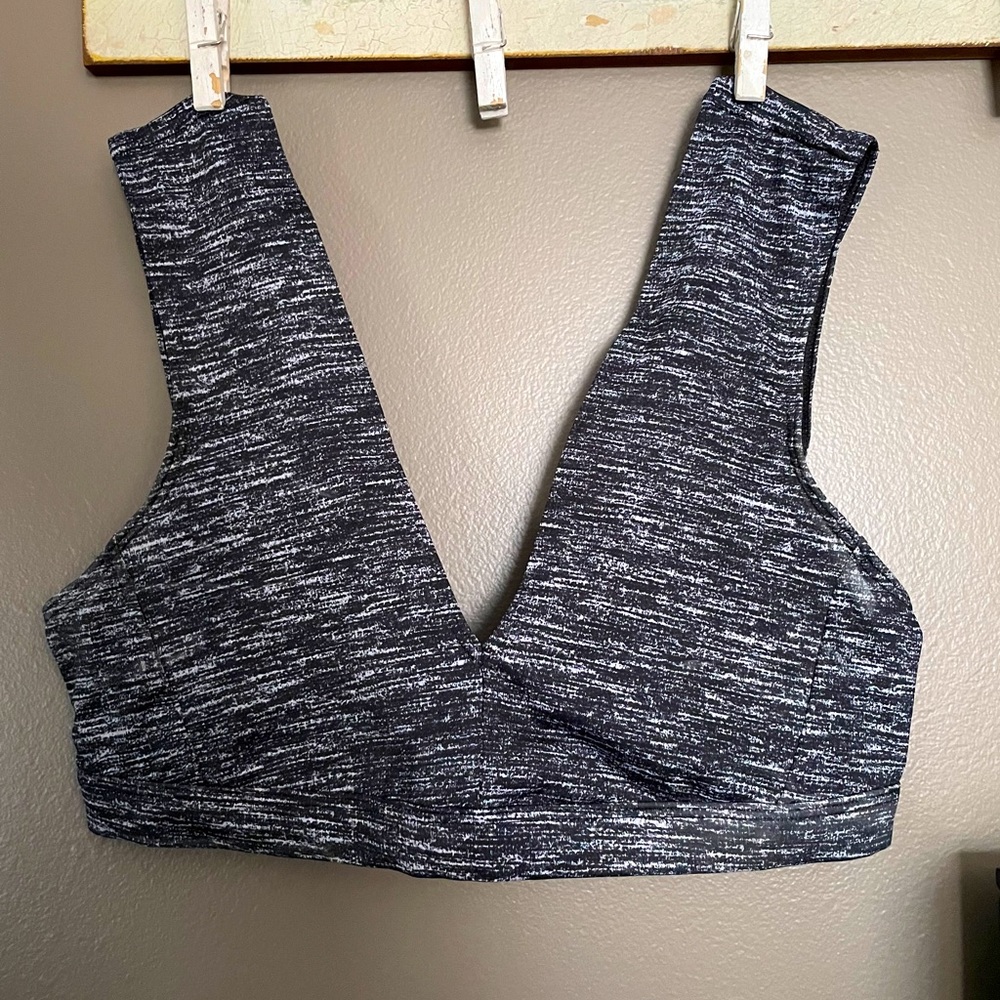 Nwot vneck sports bra